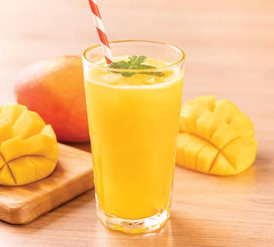 Jugo de mango en agua