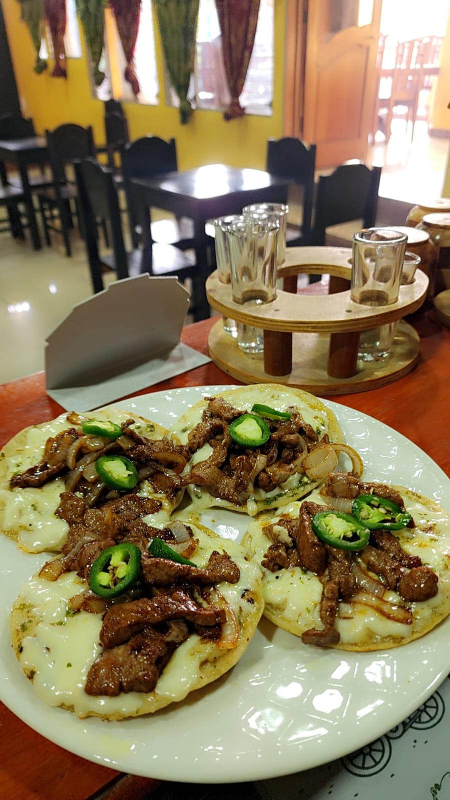 TORTILLAS C/ QUESO Y CARNE